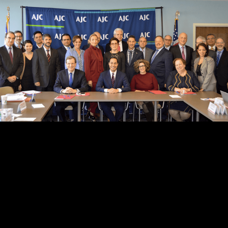 Photo of AJC event with Julian Castro